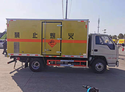 祁东爆破器材运输车技术升级与安全合规新趋势